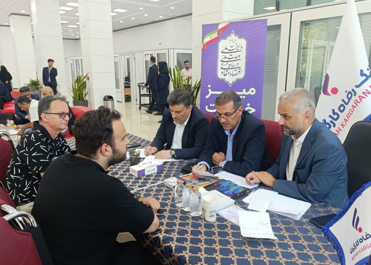 گفت‌وگوی بی‌واسطه مدیران عالی بانک رفاه کارگران با مردم در هفته دولت