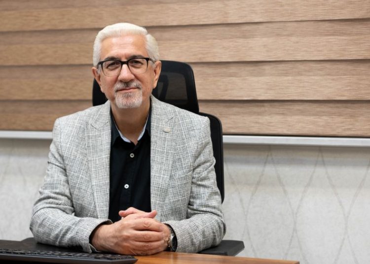 شناسایی فرصت‌های تجاری و توسعه پایدار کسب‌وکار در صنعت فناوری